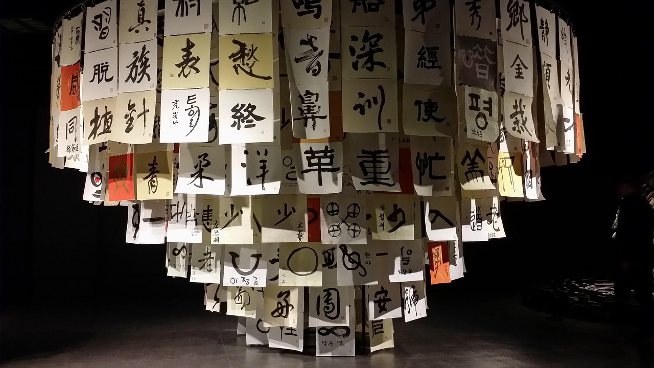 韓網熱議宋茜最新動態(tài)，網友評論熱議不斷